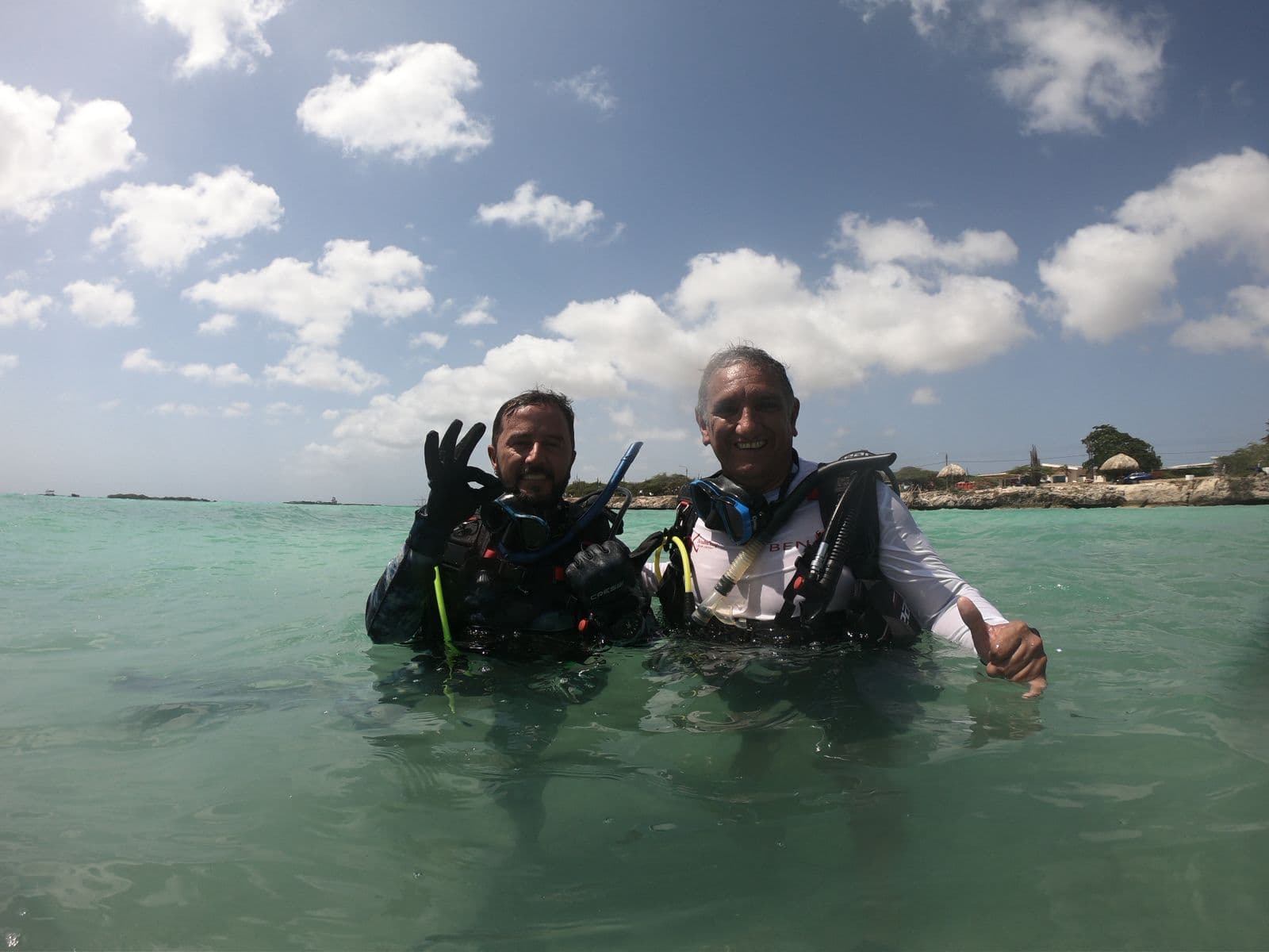 Happy divers at the beach in Aruba